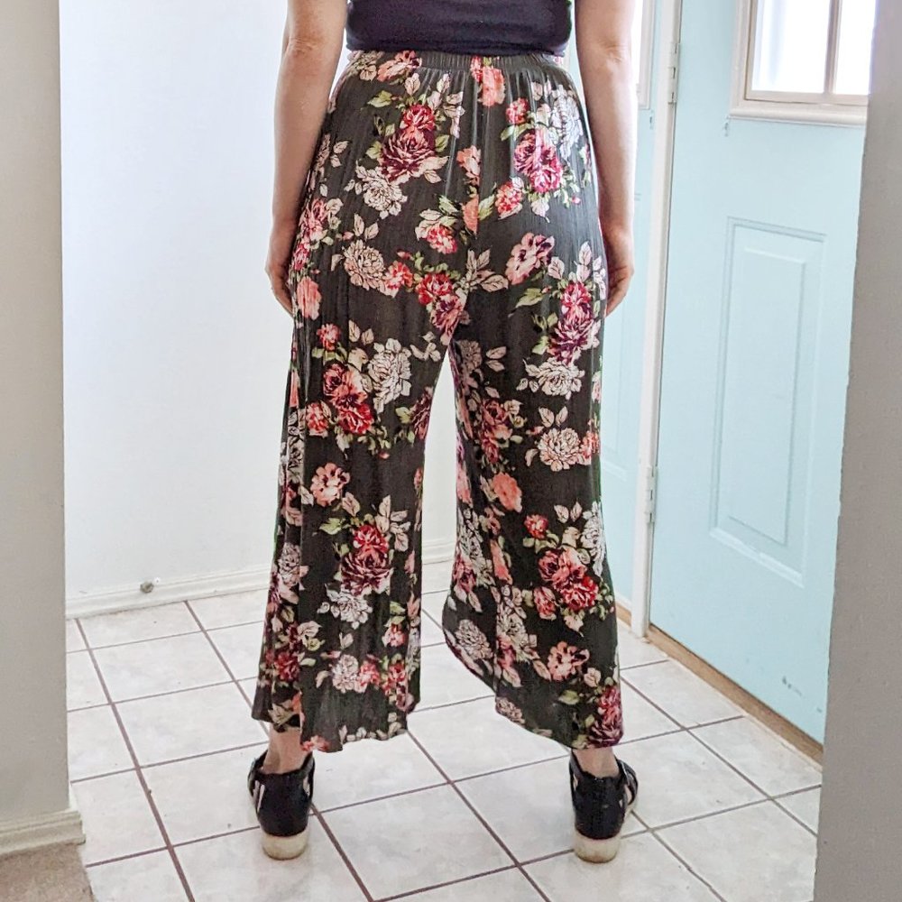Xhilaration Small Split Leg Floral Olive High Rise Pants - Picture 7 of 12